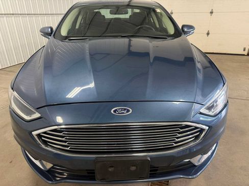 Used 2018 Ford Fusion SE w/ Fusion SE Technology Package FWD image 3