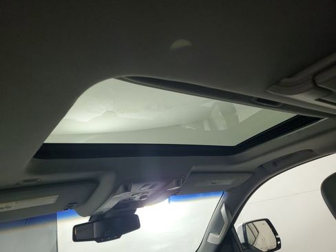 Used 2016 Cadillac Escalade Luxury image 17