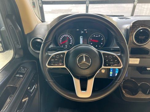 Used 2023 Mercedes-Benz Sprinter 3500 image 26