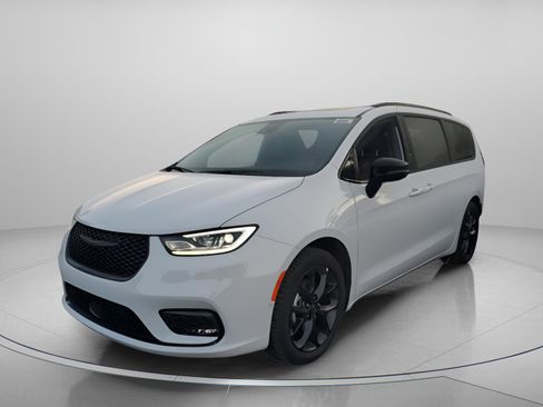 New 2026 Chrysler Pacifica Limited w/ S Appearance Package image 2