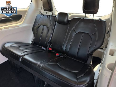 Used 2024 Chrysler Pacifica Touring-L FWD image 14
