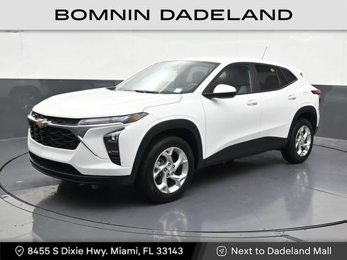 Used 2024 Chevrolet Trax LS w/ LS Convenience Package FWD image 1