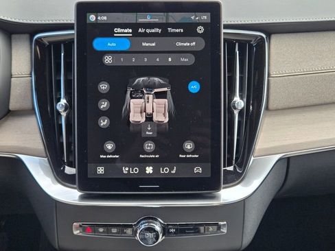 New 2026 Volvo XC90 B5 Plus image 18