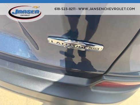 Used 2022 Jeep Cherokee Latitude Lux w/ Sun & Sound Group AWD/4WD image 7