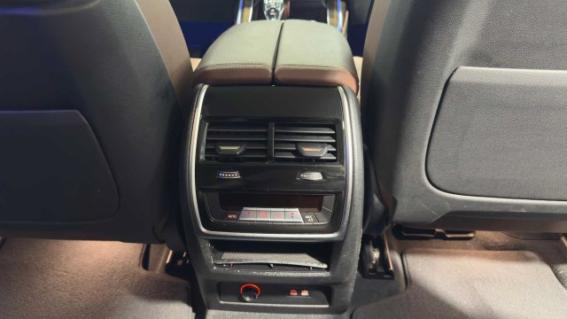 Used 2020 BMW X7 xDrive40i w/ Premium Package AWD/4WD image 18