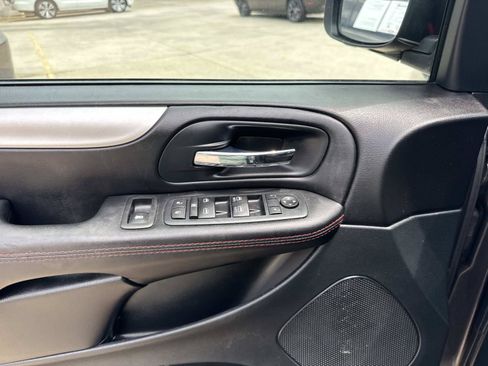 Used 2016 Dodge Grand Caravan R/T w/ Safety Sphere Group FWD image 22
