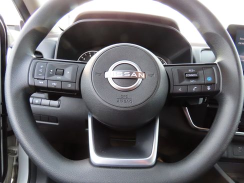 Used 2023 Nissan Rogue SV image 31