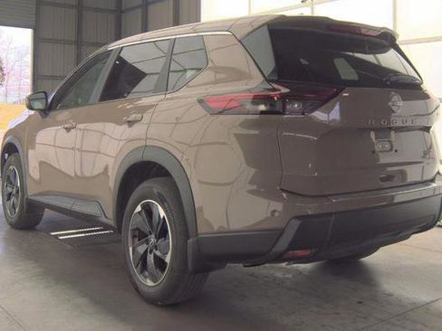 Used 2025 Nissan Rogue SV image 5