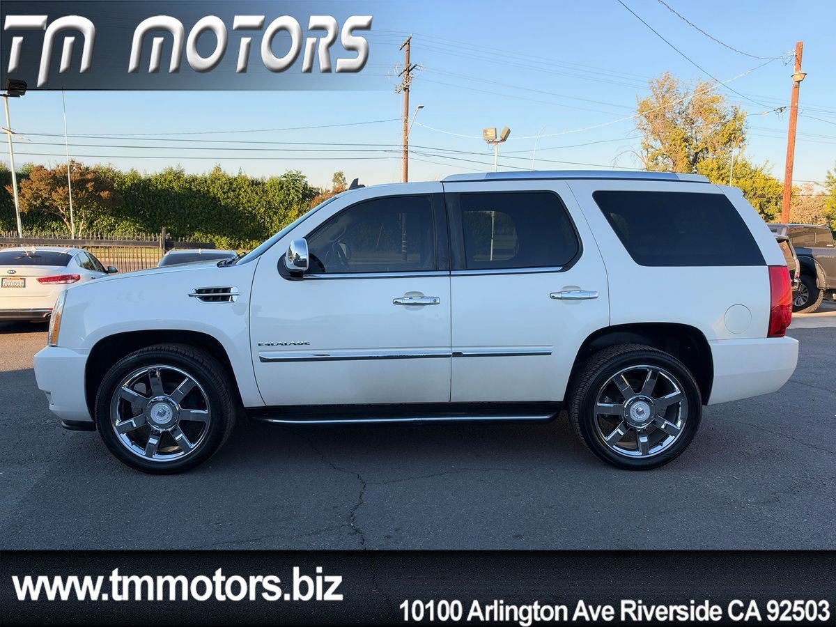 Used 2010 Cadillac Escalade AWD image 3