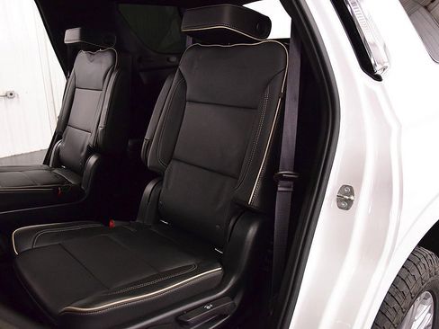 Used 2021 GMC Yukon SLT w/ SLT Premium Package image 32