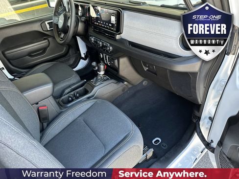 Used 2025 Jeep Wrangler Sport AWD/4WD image 30