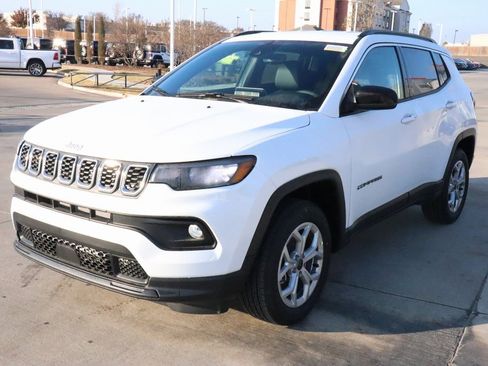 New 2026 Jeep Compass Latitude image 10