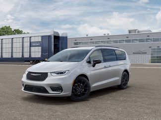 New 2026 Chrysler Pacifica Select video 1
