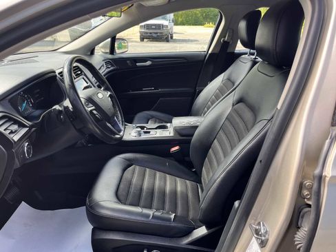 Used 2018 Ford Fusion SE w/ Equipment Group 201A image 19