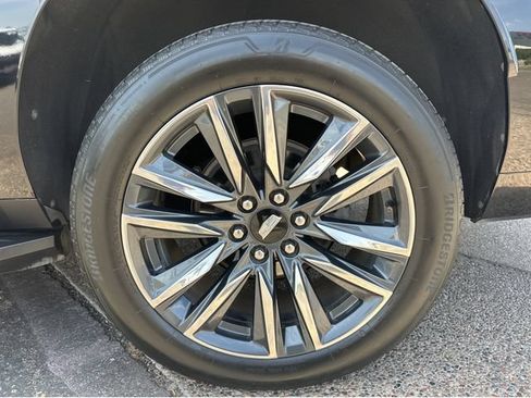 Certified 2022 Cadillac Escalade ESV Sport AWD/4WD image 17