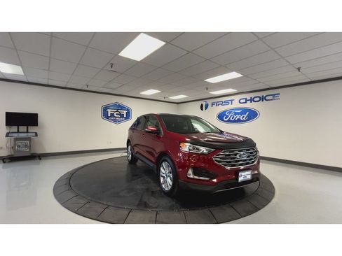 Used 2019 Ford Edge Titanium w/ Cold Weather Package AWD/4WD image 4