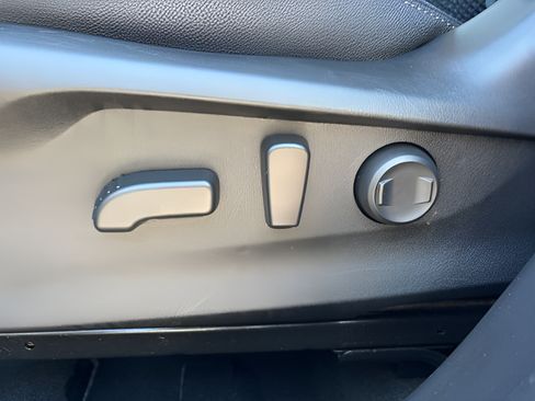 Used 2023 Subaru Forester Premium AWD/4WD image 19