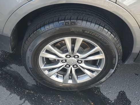 Certified 2022 Cadillac XT5 Premium Luxury w/ LPO, Floor Liner Package AWD/4WD image 6
