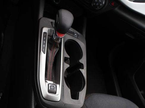 Used 2025 Chevrolet Trax RS w/ Sunroof Package image 30