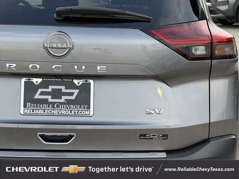 Used 2023 Nissan Rogue SV FWD image 8