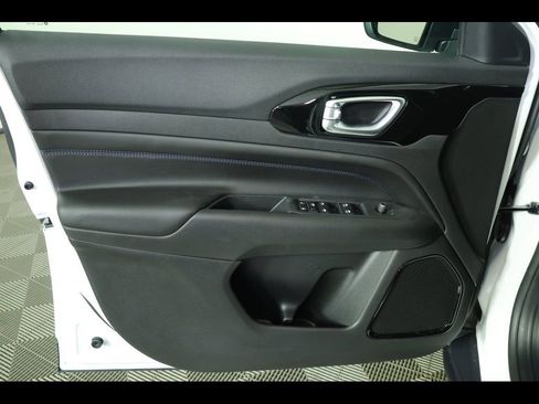 New 2026 Jeep Compass Latitude image 19