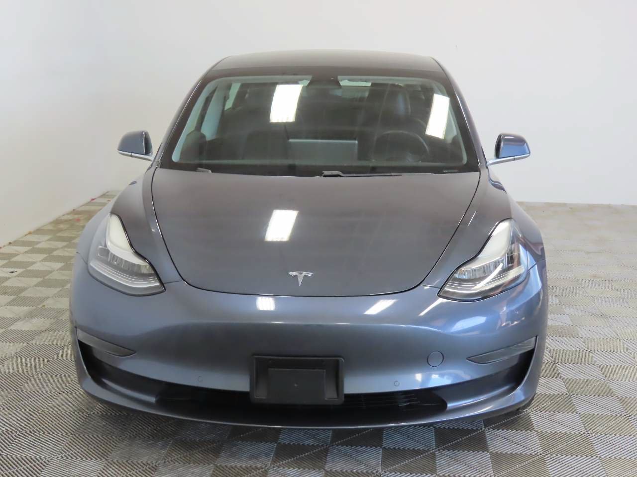 Used 2019 Tesla Model 3 Standard Range RWD image 2