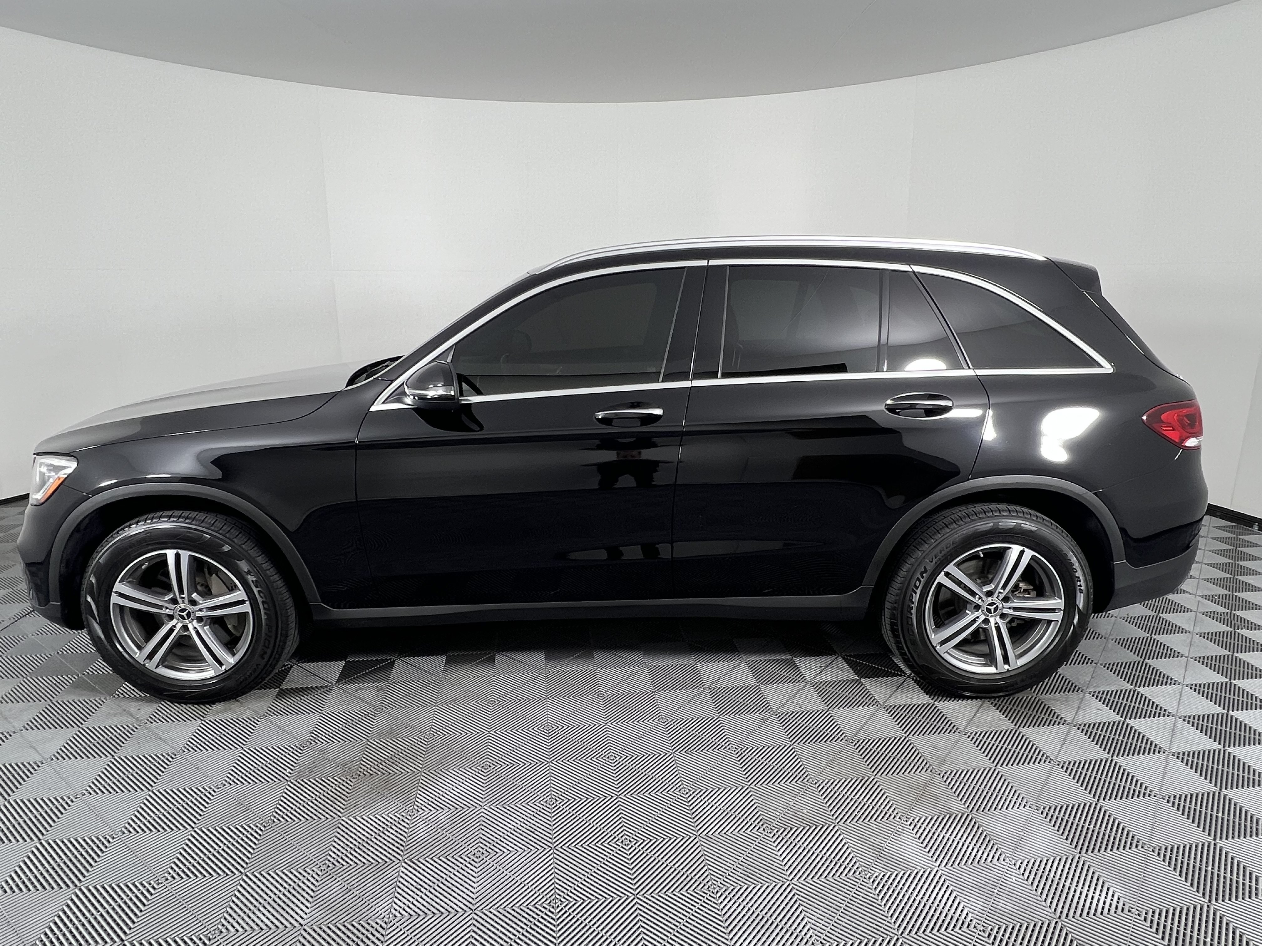 Used 2020 Mercedes-Benz GLC 300 4MATIC image 9