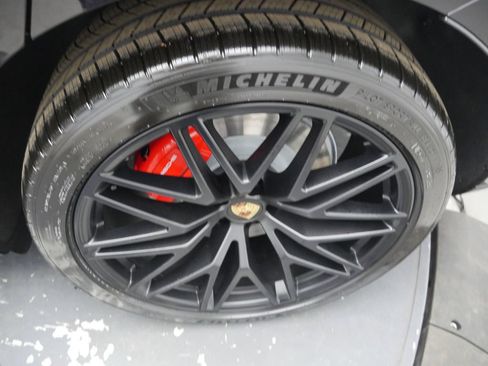 New 2026 Porsche Macan GTS AWD/4WD image 14