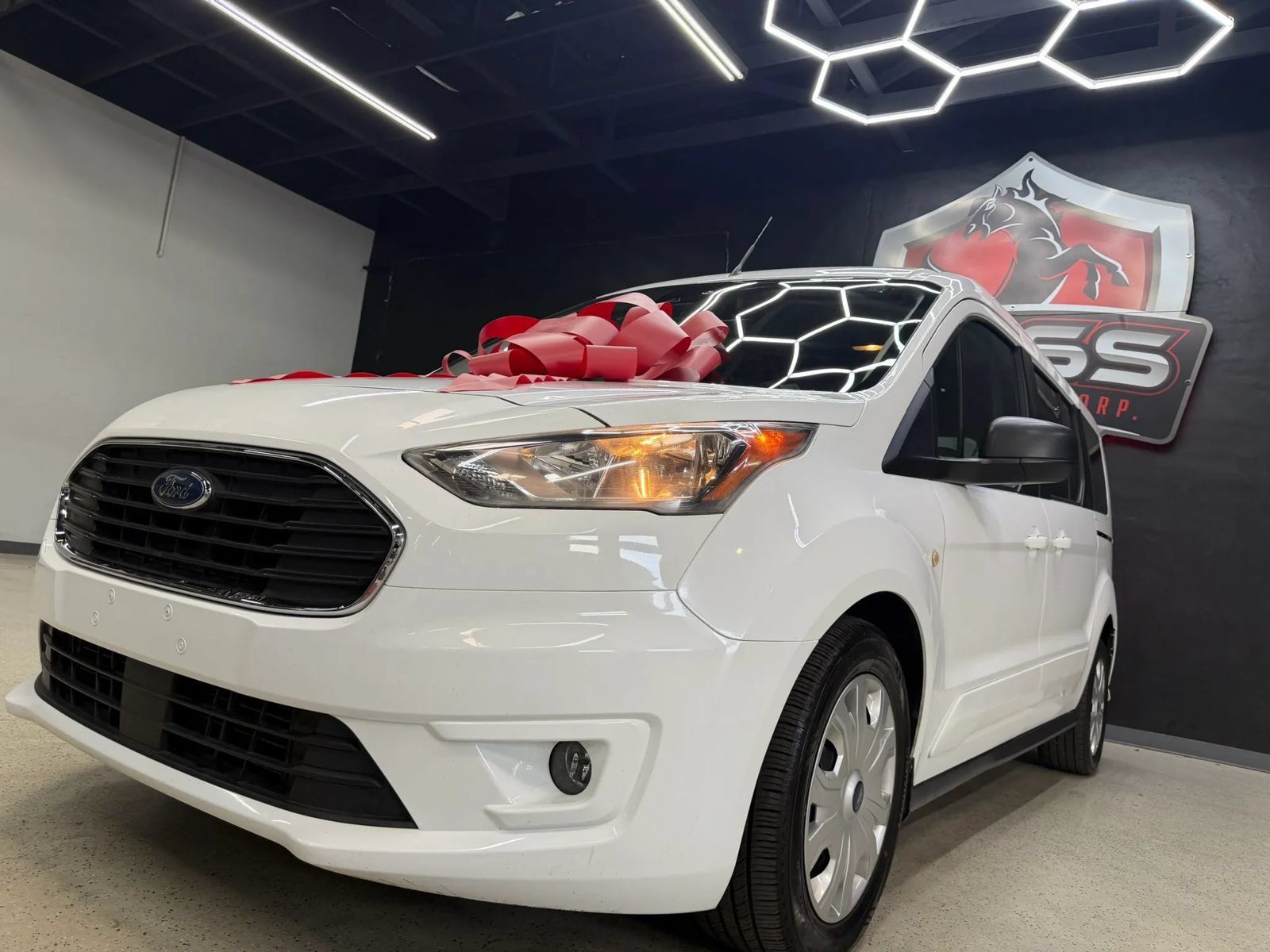 Used 2020 Ford Transit Connect XLT FWD image 2