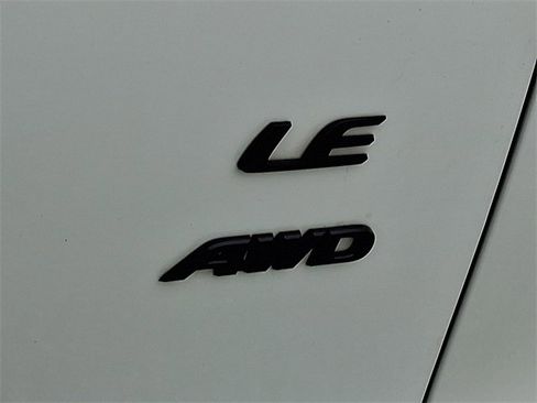 Certified 2022 Toyota Corolla Cross LE image 30