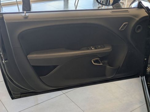 Used 2022 Dodge Challenger SRT Hellcat image 11