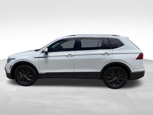 Used 2024 Volkswagen Tiguan SE FWD image 8