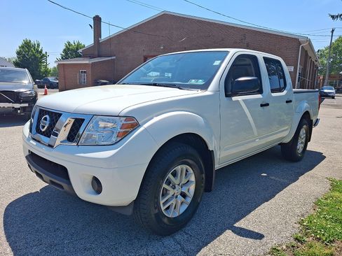 Used 2021 Nissan Frontier SV AWD/4WD image 3