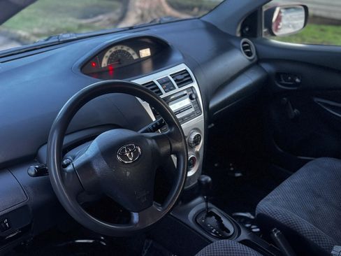 Used 2007 Toyota Yaris S image 9