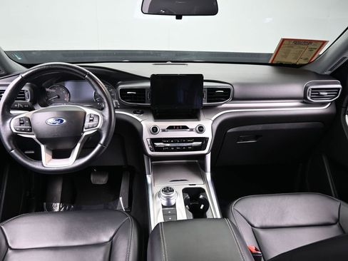 Used 2022 Ford Explorer XLT w/ Equipment Group 202A image 34