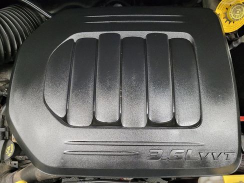 Used 2020 Dodge Grand Caravan SE image 30