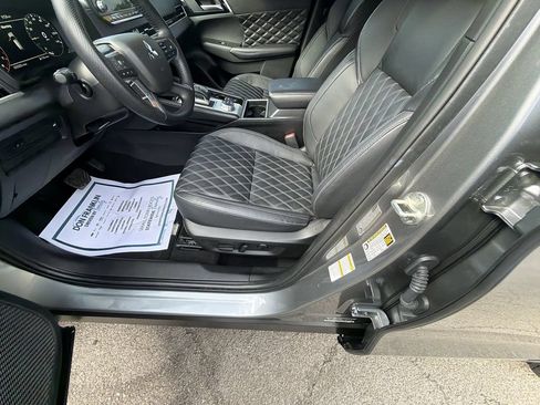 Used 2023 Mitsubishi Outlander SEL AWD/4WD image 12