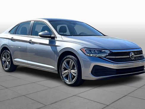 Used 2024 Volkswagen Jetta SE image 2