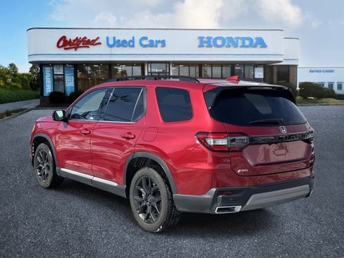 Used 2025 Honda Pilot Touring image 3