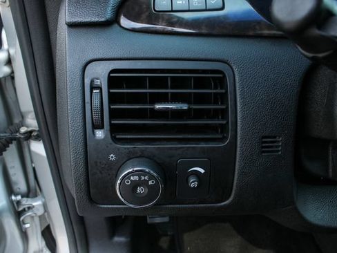 Used 2007 Buick Lucerne CXS w/ Driver Confidence Package FWD image 16