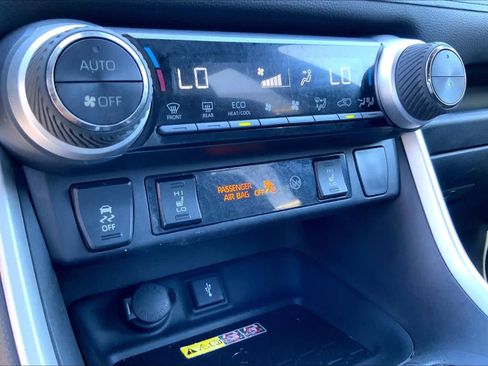 Used 2022 Toyota RAV4 XSE AWD/4WD image 35