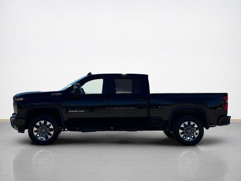 Used 2024 Chevrolet Silverado 2500 Custom w/ Custom Value Package image 4
