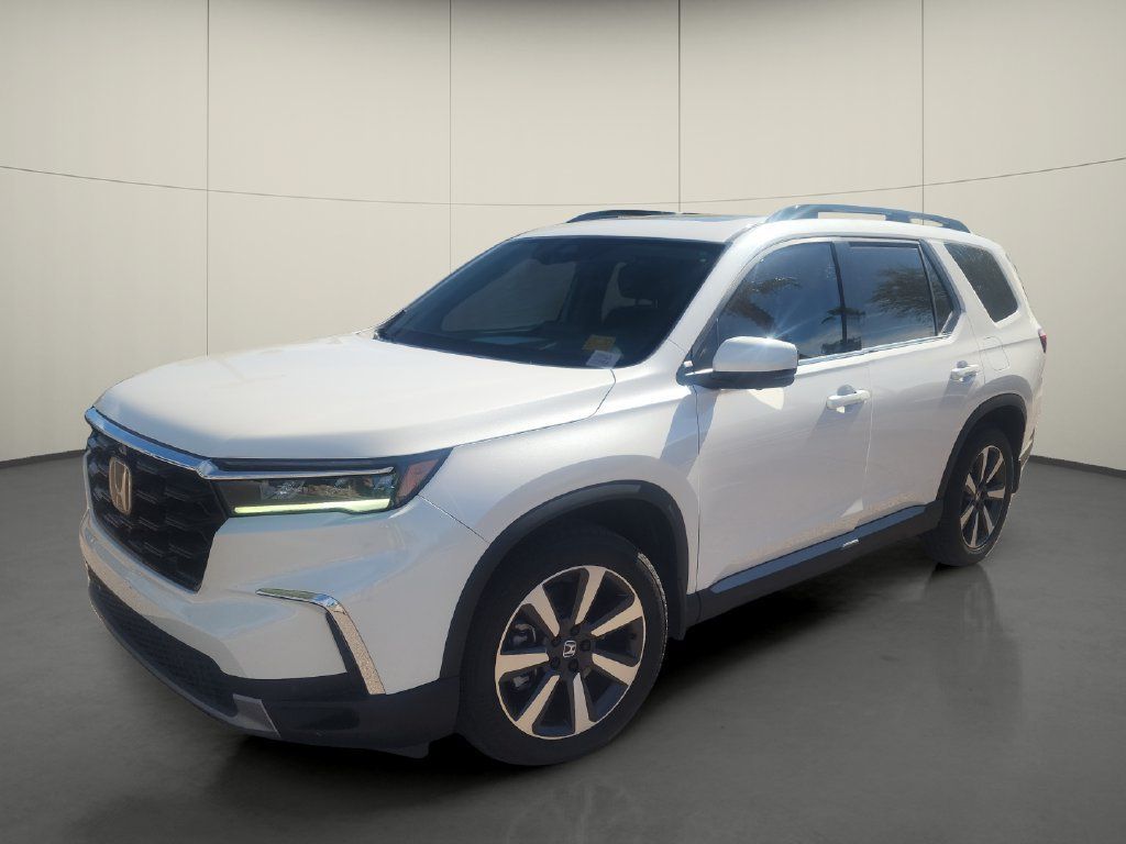 Used 2025 Honda Pilot Elite image 3