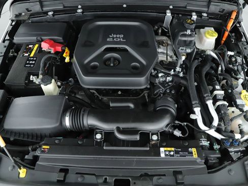 Used 2021 Jeep Wrangler Unlimited Sahara w/ Cold Weather Group image 17