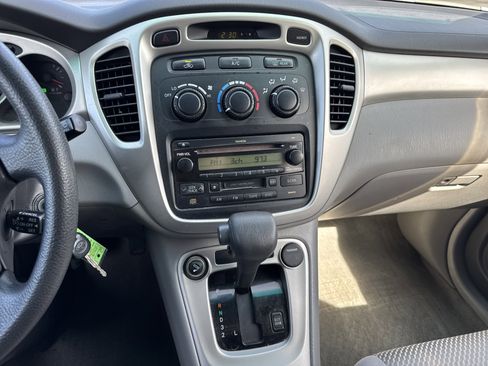 Used 2004 Toyota Highlander V6 image 19