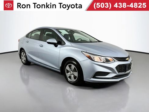 Used 2017 Chevrolet Cruze LS FWD image 1