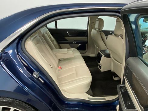 Used 2017 Lincoln Continental Select w/ Climate Package image 34