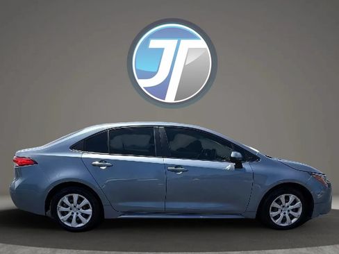 Used 2021 Toyota Corolla LE FWD image 3