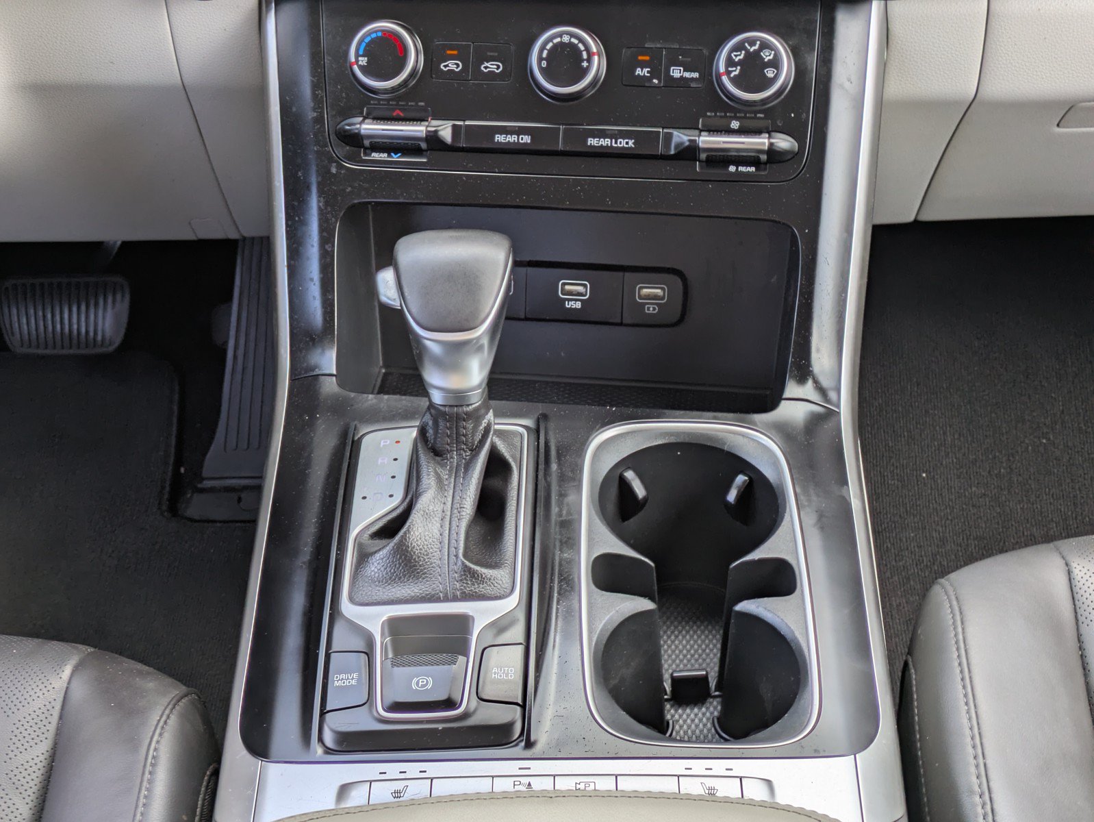 Used 2024 Kia Carnival LX FWD image 15