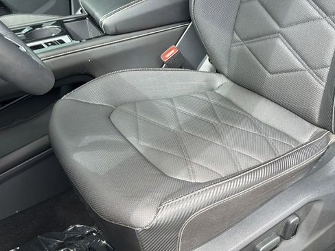 Used 2024 Volkswagen Atlas Cross Sport SE FWD image 19